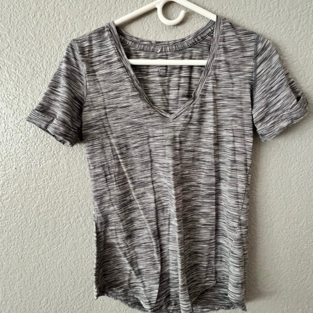 Lululemon tshirt